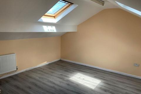 2 bedroom flat to rent, Blackburn Road, Accrington