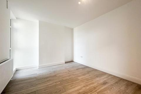 3 bedroom apartment to rent, Ballards Lane, Finchley, N3