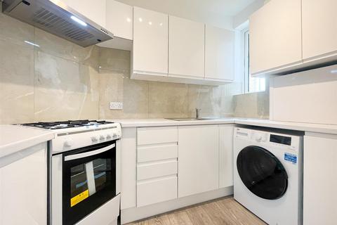 3 bedroom apartment to rent, Ballards Lane, Finchley, N3