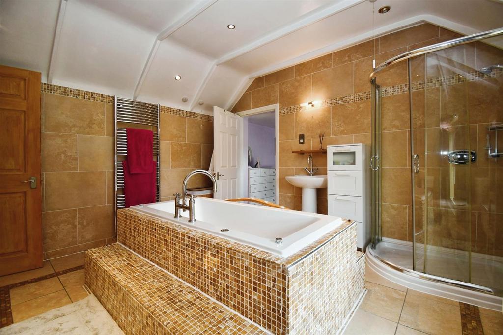 En-suite bathroom