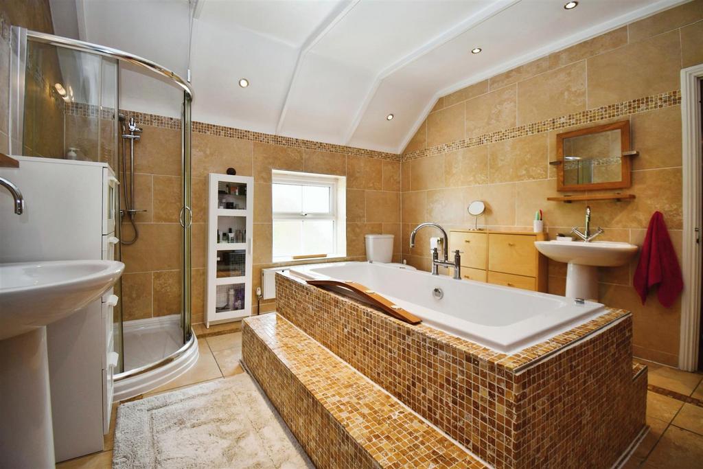 En-suite bathroom