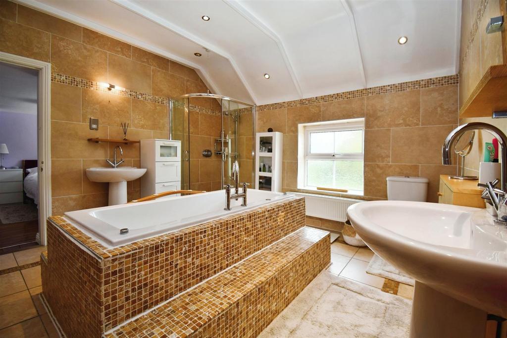 En-suite bathroom