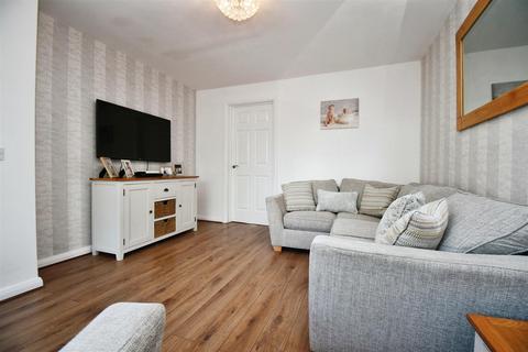 3 bedroom semi-detached house for sale, Twickenham Close, Hull