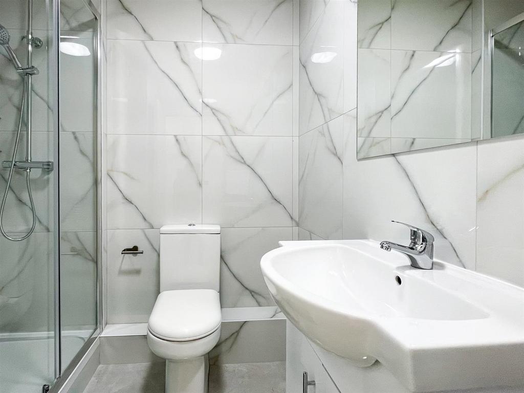 Bathroom (1 of 1).jpg