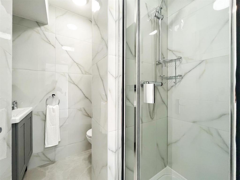 En-suite shower reoom (1 of 1).jpg