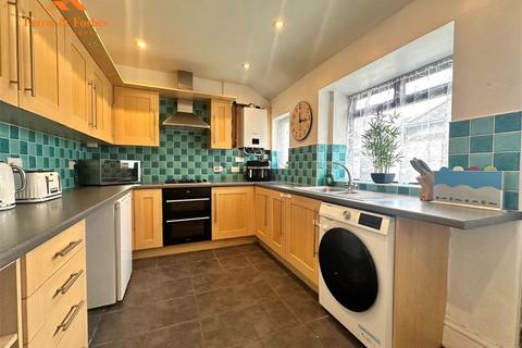 28 Dryden Street, Padiham, Burnley, BB12 8TQ