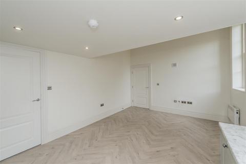 3 bedroom apartment for sale, 8 Cliff Oaks, Fawcett Lane Wortley, Leeds