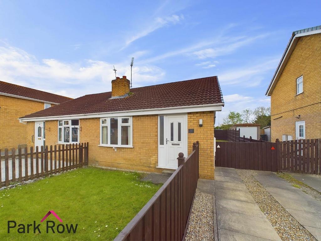 Pinfold Avenue, Sherburn In Elmet, Leeds 2 bed semidetached bungalow
