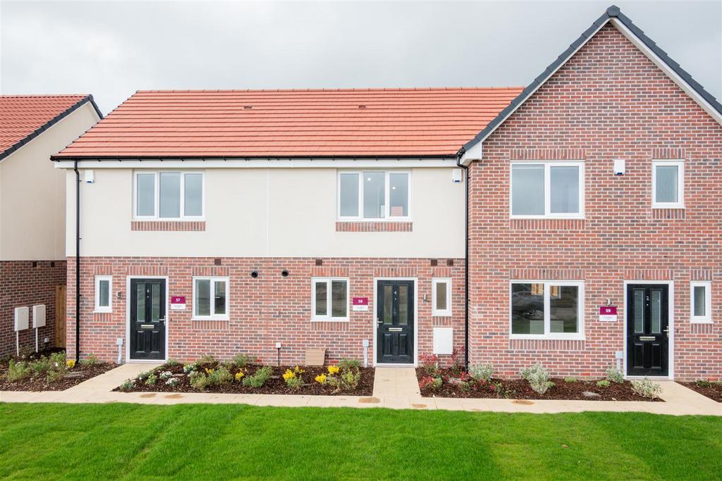 Bridges Close, Ferriby Fields, Grimsby 2 bed terraced house to rent £