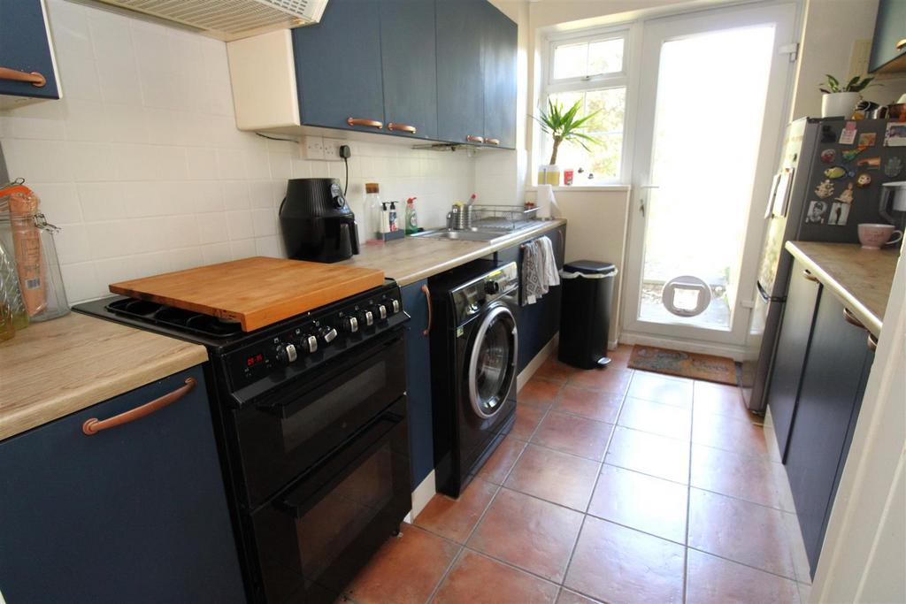 Kitchen2.JPG
