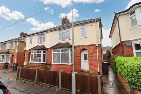 3 bedroom semi-detached house to rent, Hunnable Road, Braintree