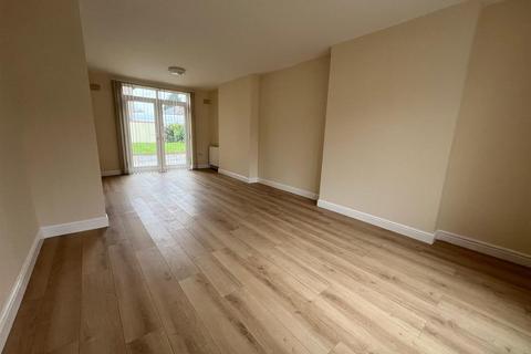 3 bedroom end of terrace house to rent, Wycliffe Road West, Wyken, Coventry, CV2 3DX