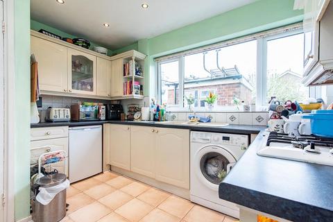 9 Barker Hill, Lowdham, Nottingham, NG14 7BH