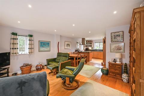 4 bedroom end of terrace house for sale, St. Agnes Place, Chichester