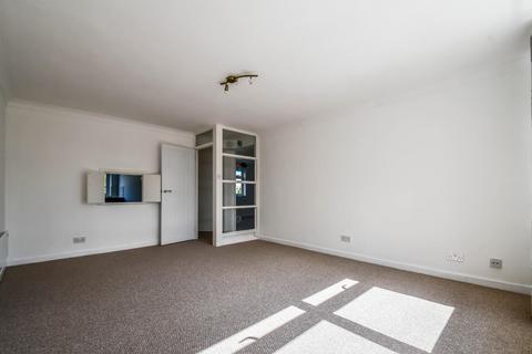 2 bedroom apartment for sale, Hadleigh Road, Leigh-On-Sea SS9