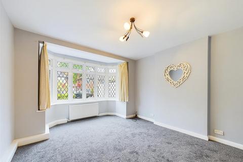 3 bedroom detached house to rent, Moss Close, Pinner HA5