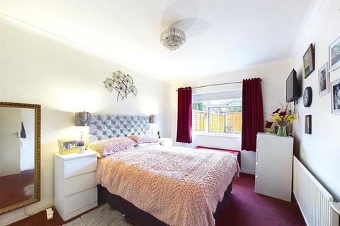 10 Yeomans Acre, Ruislip, HA4 8BW