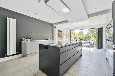 6 Newcombe Park, London, NW7 3QL