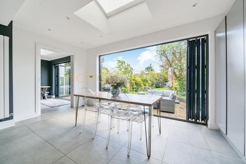 6 Newcombe Park, London, NW7 3QL