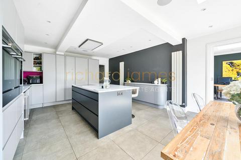 6 Newcombe Park, London, NW7 3QL