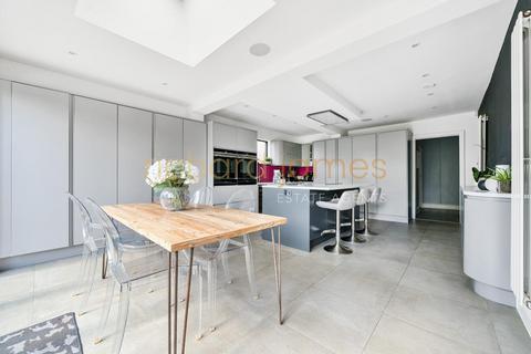 6 Newcombe Park, London, NW7 3QL