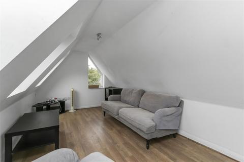 1 bedroom flat for sale, 15a Normanton Road, South Croydon