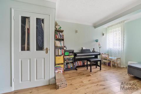 3 bedroom flat for sale, Moreton House, Bermondsey, SE16