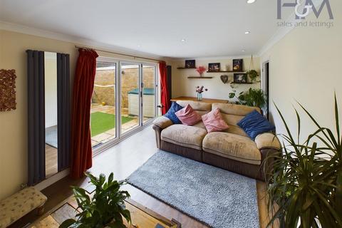 4 bedroom terraced house for sale, Wisden Road, Stevenage