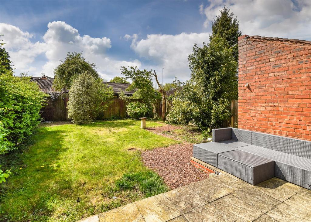 26 Redhill Avenue - Garden.jpg