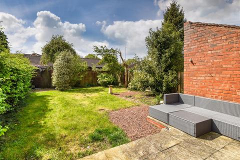 26 Redhill Avenue, Wombourne, Wolverhampton, WV5 0HF