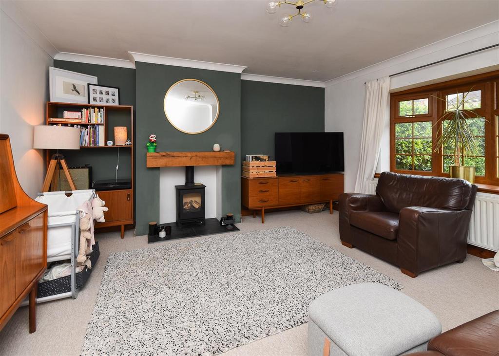 26 Redhill Avenue - Living Room.jpg