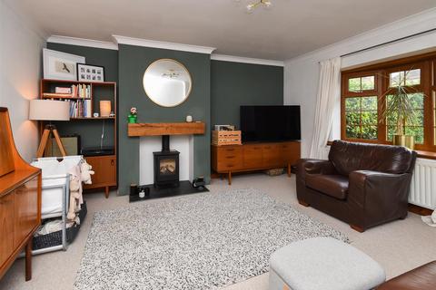 26 Redhill Avenue, Wombourne, Wolverhampton, WV5 0HF