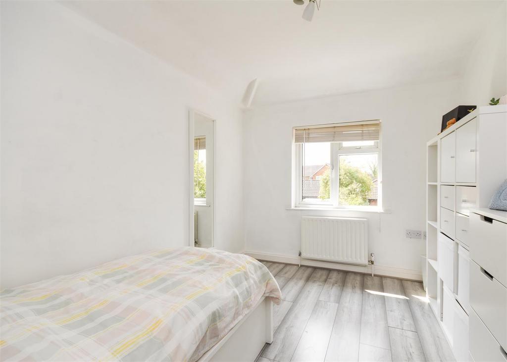 26 Redhill Avenue - Bedroom 3.jpg