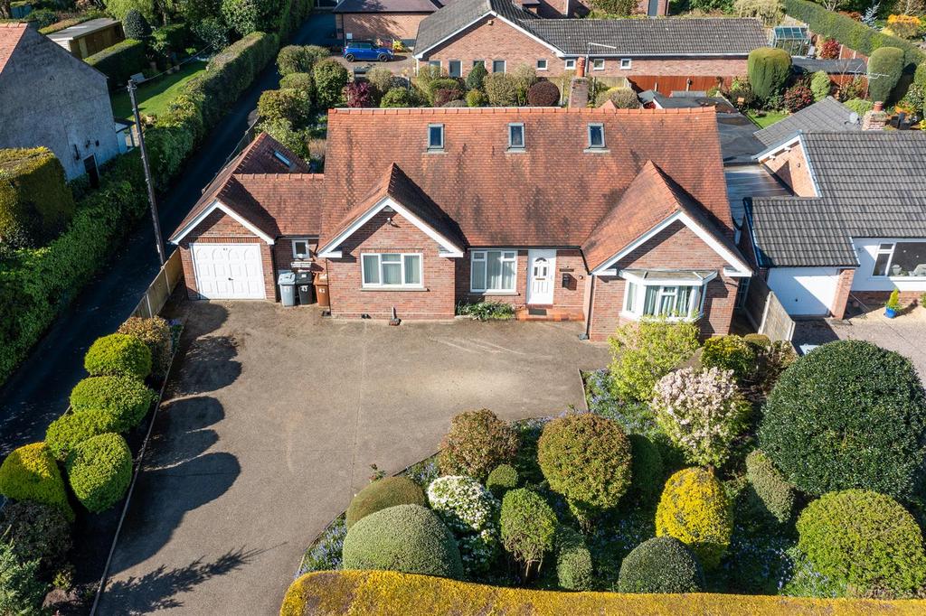 Merefield, Birchin Lane, Nantwich 2 bed detached bungalow for sale £