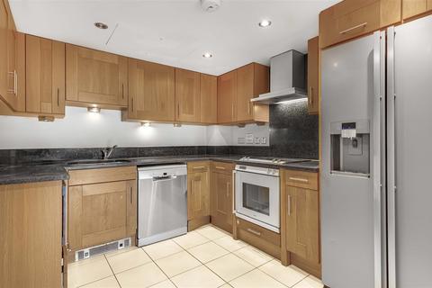 3 bedroom flat for sale, Greensward House, Imperial Crescent SW6