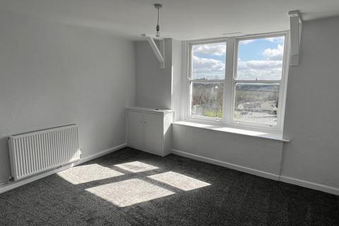 2 bedroom flat to rent, Well Street, Great Torrington, Devon