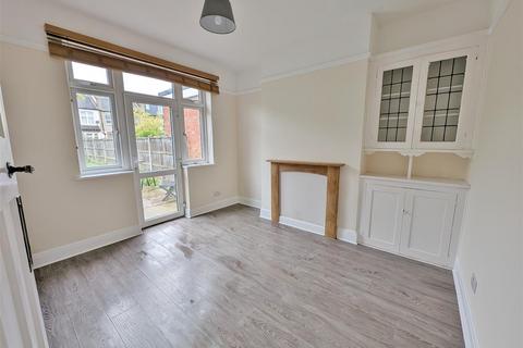 3 bedroom end of terrace house to rent, Hildaville Drive, Westcliff-On-Sea