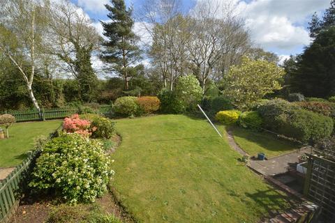 8 Birch Grove, Ruyton Xi Towns, Shrewsbury, SY4 1LH