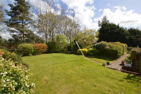 8 Birch Grove, Ruyton Xi Towns, Shrewsbury, SY4 1LH