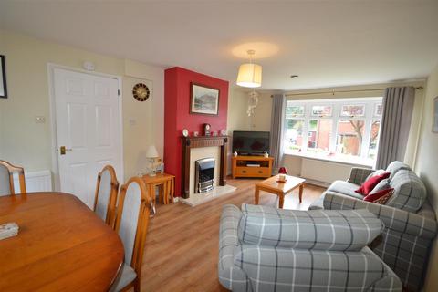 8 Birch Grove, Ruyton Xi Towns, Shrewsbury, SY4 1LH