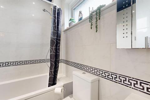 84 Croft Road, Portland, DT5 2EP