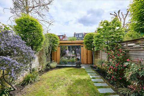 48 Riverview Grove, London, W4 3QP