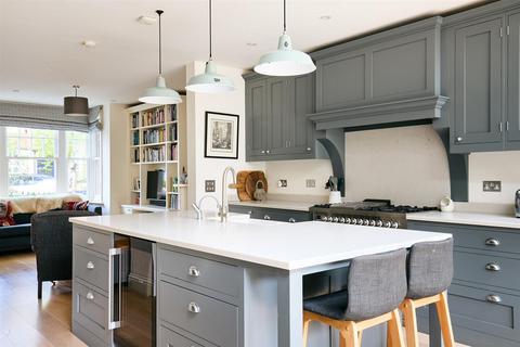 48 Riverview Grove, London, W4 3QP