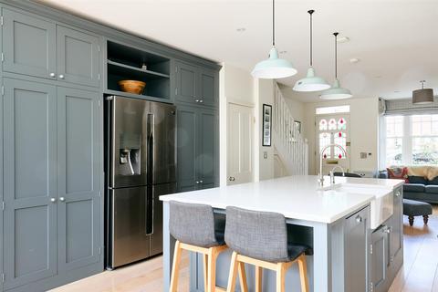 48 Riverview Grove, London, W4 3QP