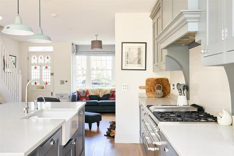 48 Riverview Grove, London, W4 3QP