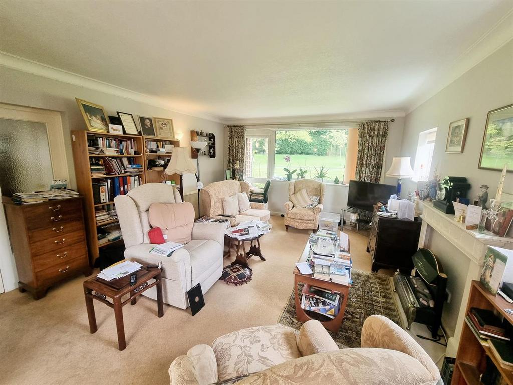 Vesey Close, Four Oaks, Sutton Coldfield 2 bed ground floor flat for sale £250,000
