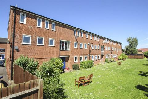 2 bedroom apartment to rent, Mikern Close, Bletchley