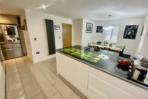 4 bedroom detached house for sale, Lower Mill, Swindon SN5