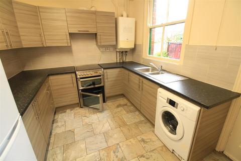 2 bedroom house to rent, Stanley Road, Forest Fields, Nottingham