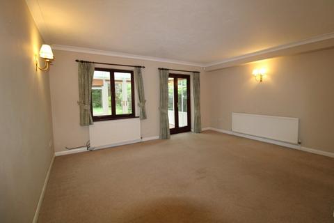 3 bedroom terraced house to rent, Clare Mead, Farnham GU10
